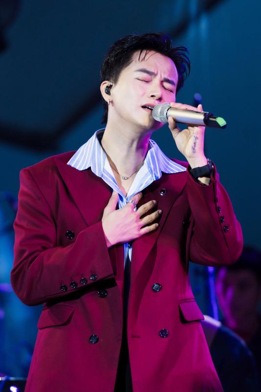 Nhạc sĩ đắt show nhất Việt Nam: Cháy vé fanmeeting tính bằng phút, được Giám đốc Sở VH-TT-DL khen thưởng- Ảnh 2.