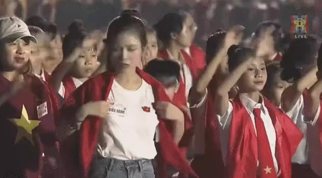Giảng viên thanh nhạc đắt show nhất Việt Nam được Bộ Tư lệnh khen thưởng, sự nghiệp đi lên rực rỡ- Ảnh 6.