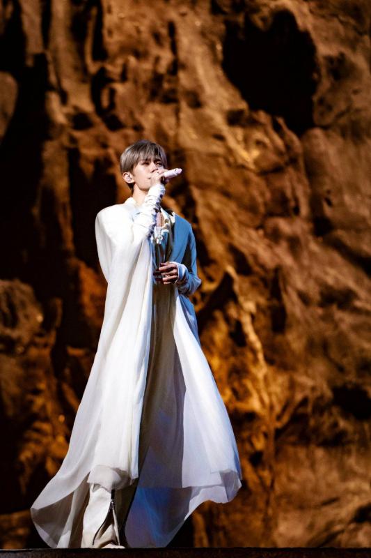 Siêu concert bị nghi hút hết "vận khí": Yêu cầu khán giả mang một nắm đất và khai địa chỉ, nhưng chi tiết này mới đáng sợ nhất- Ảnh 4.