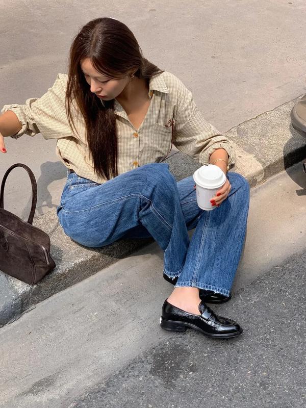 Mặc quần jeans đi giày bệt là hợp nhất, đặc biệt 4 kiểu trẻ trung và sang xịn mịn này- Ảnh 6.