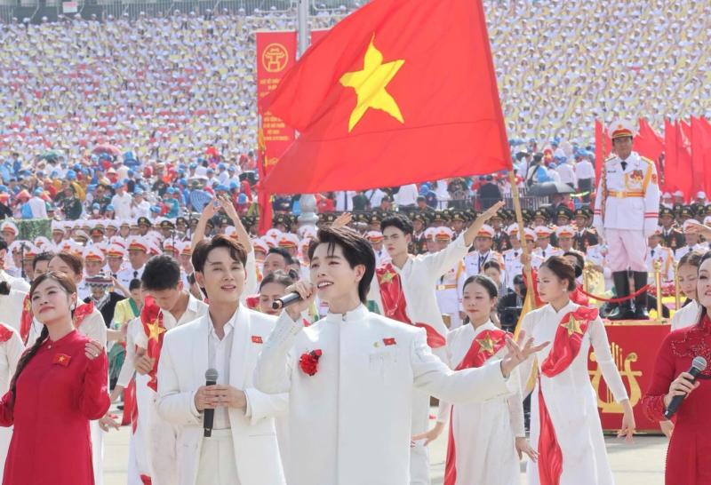 Nam ca sĩ Việt là Quán quân quốc tế: Được Thủ tướng khen ngợi, liên tục tham dự sự kiện Chính phủ- Ảnh 6.