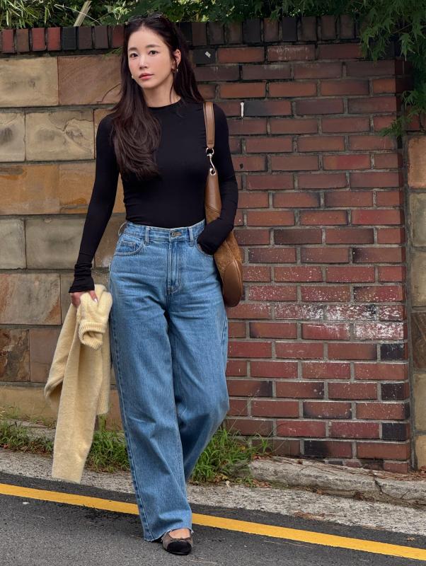 Style của phụ nữ ngoài 40 sẽ trẻ ra 5 tuổi nhờ 4 mẫu áo dài tay- Ảnh 9.