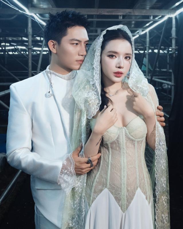 Cặp đôi hàng xóm được Bộ Công an tin tưởng: Đứng cạnh nhau là bùng nổ visual, cả Vbiz chỉ chờ ngày ăn cỗ- Ảnh 7.