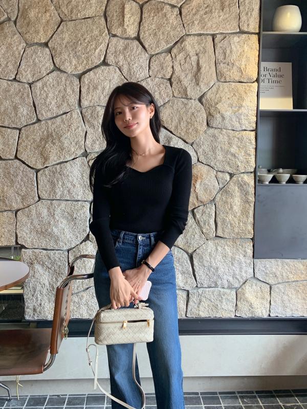 5 cách mặc quần jeans tới công sở trẻ trung và chuẩn thanh lịch- Ảnh 4.