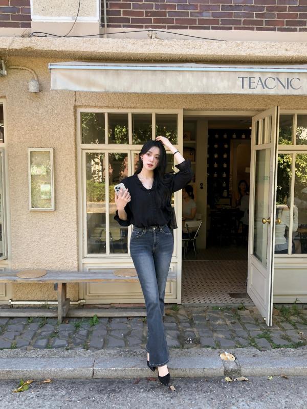Mặc gì nếu theo đuổi style nữ tính: 5 món đồ diện lên sang trọng, không sợ 