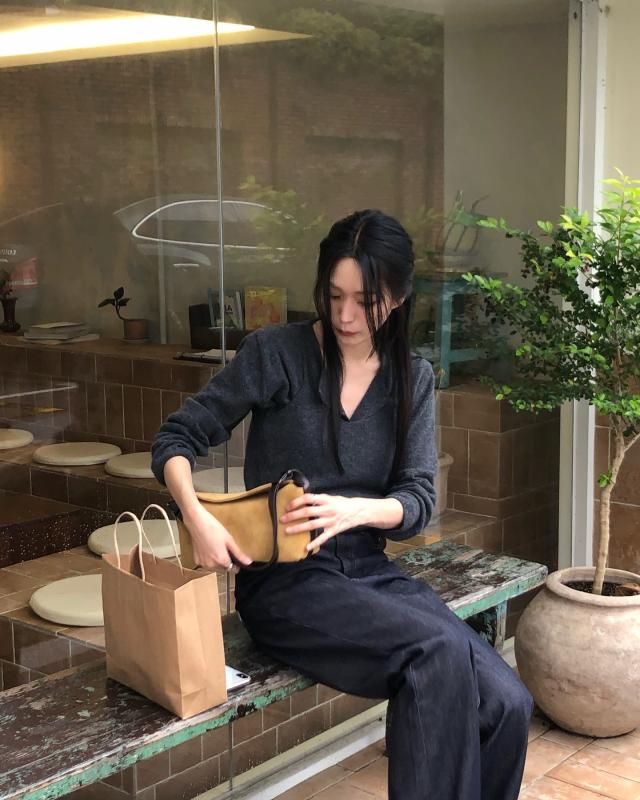 5 mẫu áo dài tay dễ phối đồ nhất, cứ mặc là sành điệu và tôn dáng- Ảnh 6.