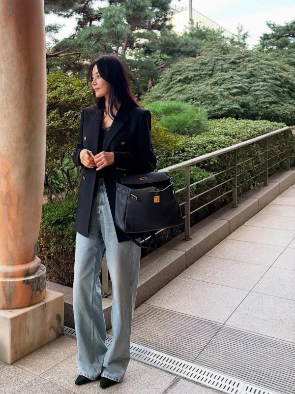 Phụ nữ trên 40 tuổi đừng chọn bừa khi sắm quần jeans: 4 kiểu này mới là đúng nhất!- Ảnh 5.