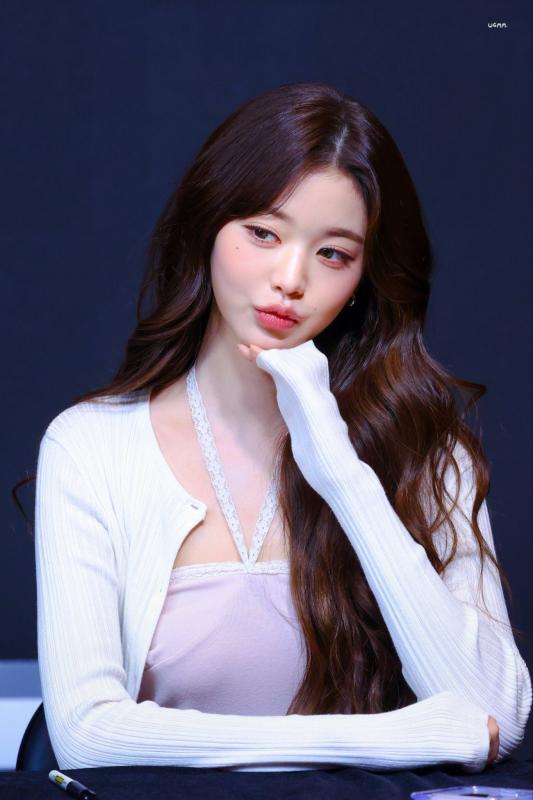 Đôi môi bất thường của Jang Wonyoung- Ảnh 5.