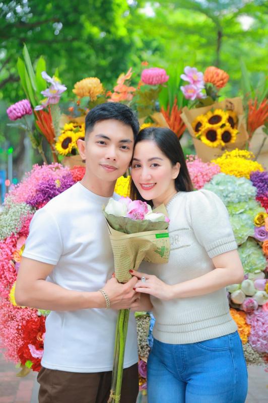 Nam nghệ sĩ cưới nữ viện trưởng hơn 12 tuổi, vợ rất ghen nên ngại phái nữ, chiều vợ hết mực- Ảnh 6.