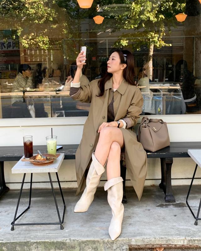 Mặc blazer mãi cũng chán, chị em nên sắm 4 kiểu áo khoác này để style sành điệu tươi mới hơn- Ảnh 8.