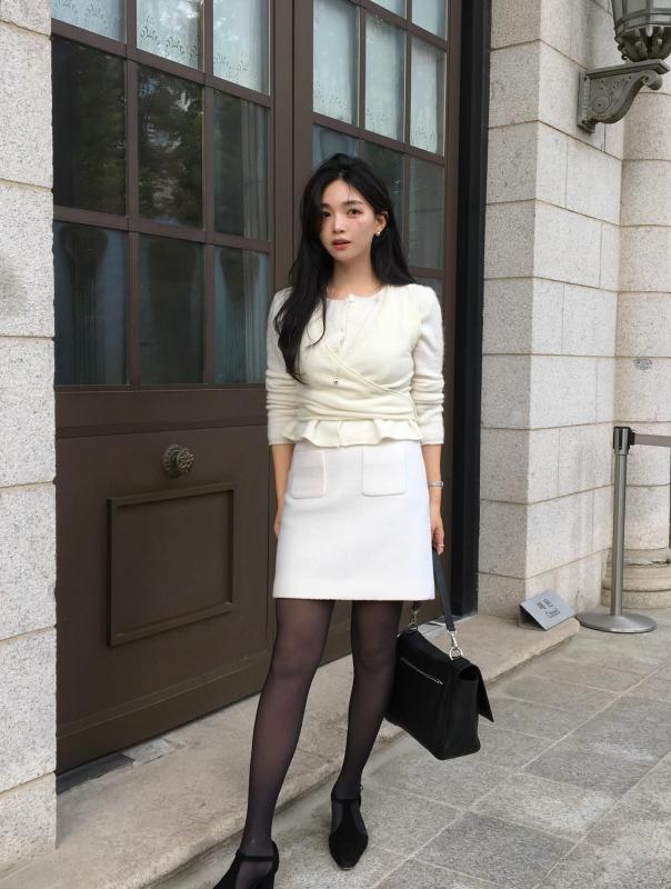 Mặc gì nếu theo đuổi style nữ tính: 5 món đồ diện lên sang trọng, không sợ 
