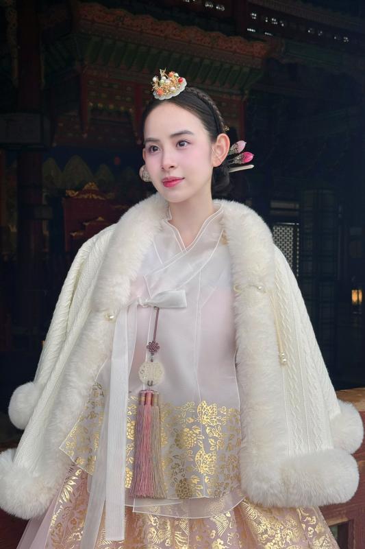 Mỹ nhân 2k2 đẹp như bước ra từ trong tranh, được mẹ chồng chấm ngay từ lần đầu gặp một bước vào nhà hào môn- Ảnh 7.