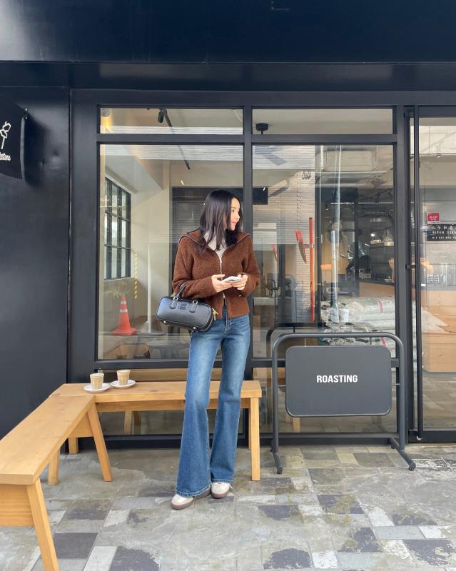 Phụ nữ trên 40 tuổi đừng chọn bừa khi sắm quần jeans: 4 kiểu này mới là đúng nhất!- Ảnh 3.