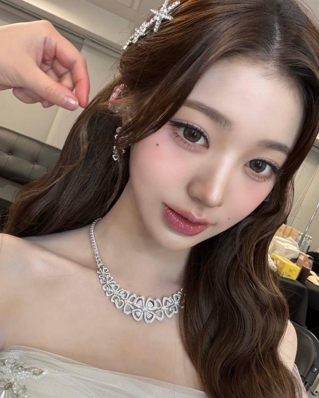 Đôi môi bất thường của Jang Wonyoung- Ảnh 11.
