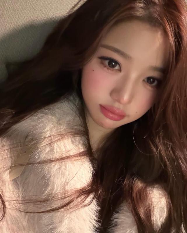 Đôi môi bất thường của Jang Wonyoung- Ảnh 16.