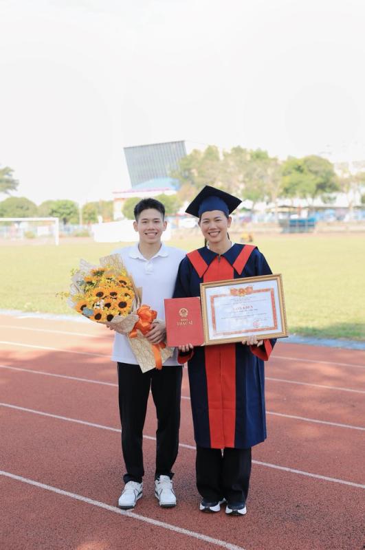 Trung úy QNCN Quang Thuấn - em trai Ánh Viên khoe visual chuẩn 