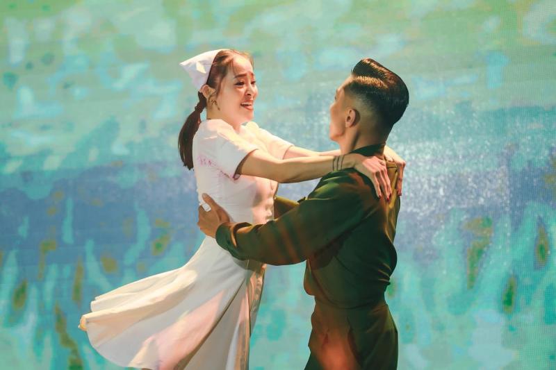 Khánh Thi nhắc nhở Thu Hương - bạn nhảy của Phan Hiển: 