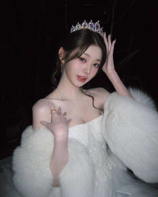 Đôi môi bất thường của Jang Wonyoung- Ảnh 14.