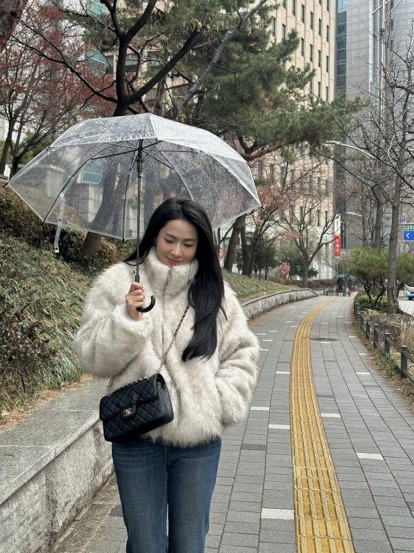 Nữ diễn viên Việt có style mùa đông đẹp mê mẩn, dù phối đồ rất đơn giản- Ảnh 1.