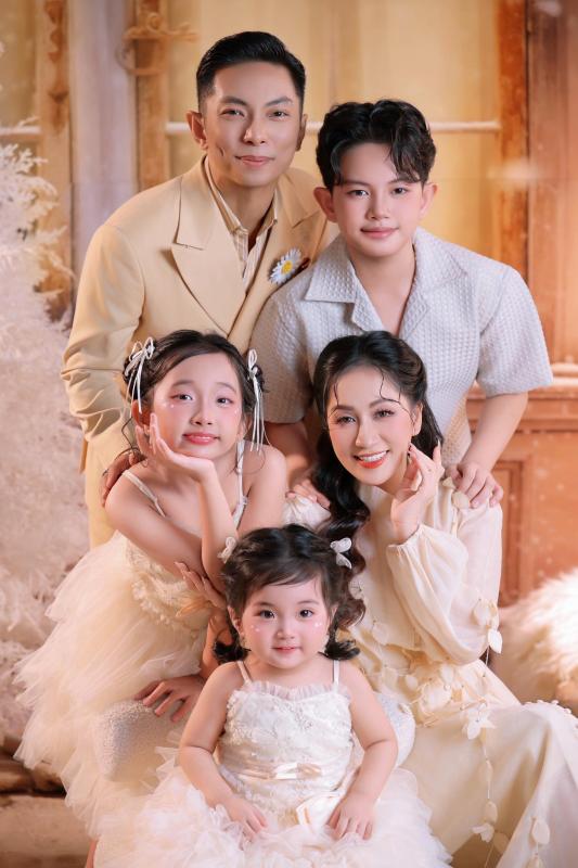Chồng Khánh Thi: 