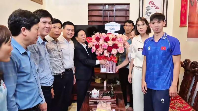 Đầu năm hotgirl bóng chuyền công khai hẹn hò siêu kình ngư Việt Nam toả sáng tại SEA Games, chuyện tình 
