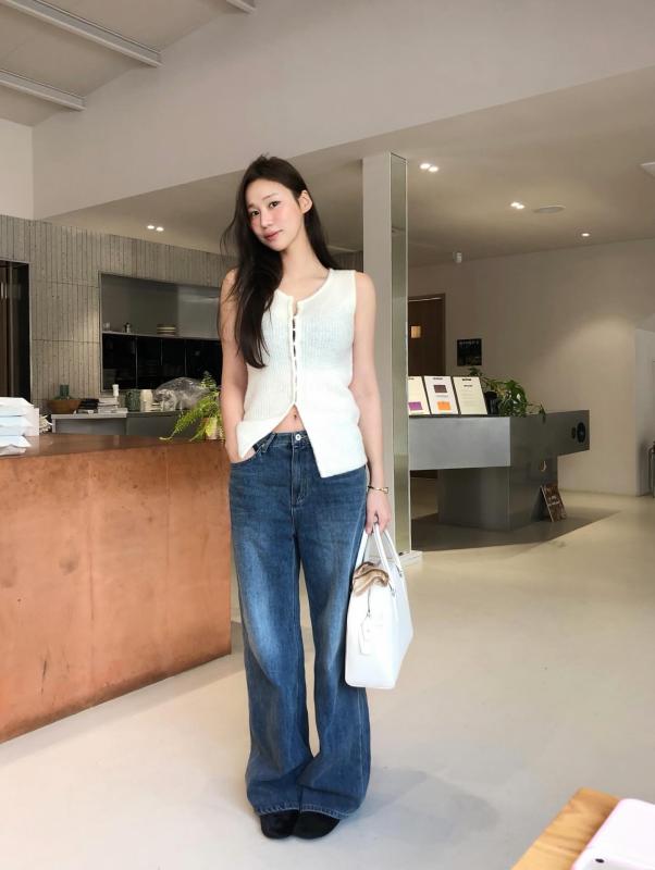5 item phối với quần jeans giúp độ sang chảnh tăng thêm 10 lần- Ảnh 1.