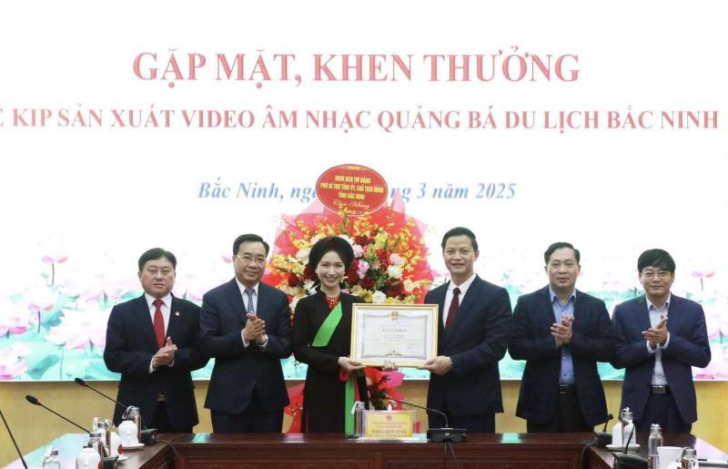 Nữ ca sĩ Việt được khen thưởng nhiều nhất 2025- Ảnh 2.