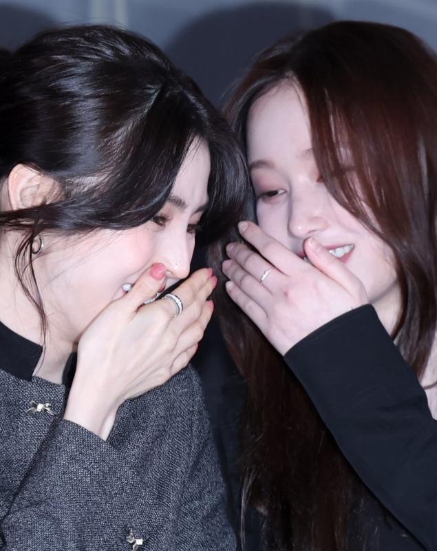 Chưa thấy ai như Han So Hee và bạn thân “ma cà rồng”: Đã bad girl còn cặp kè nhau thì cuốn không thể tả- Ảnh 3.