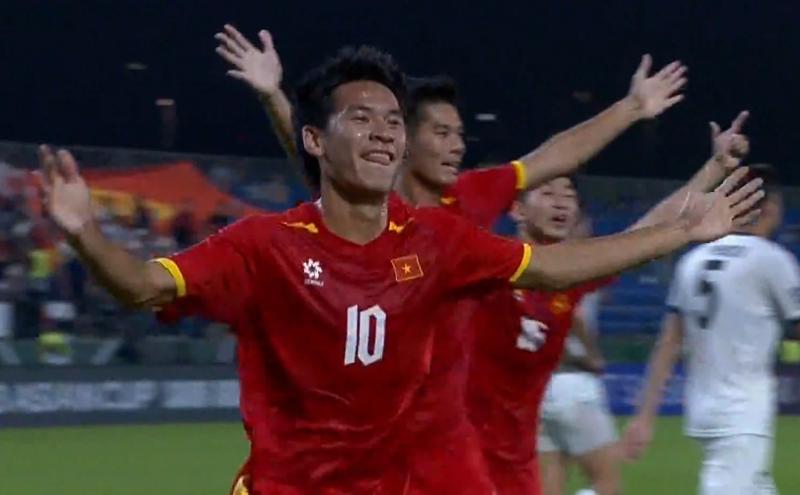 Nổi da gà khoảnh khắc Lê Văn Thuận U23 Việt Nam "xé lưới" Kyrgyzstan, Lamine Yamal Thanh Hoá chất lừ!- Ảnh 1.