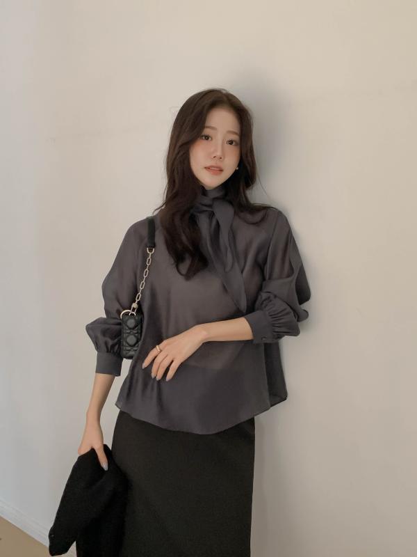 Giờ sáng suốt nhất là sắm 4 kiểu áo mỏng, nhiều mẫu tới mùa hè mặc vẫn đẹp- Ảnh 1.