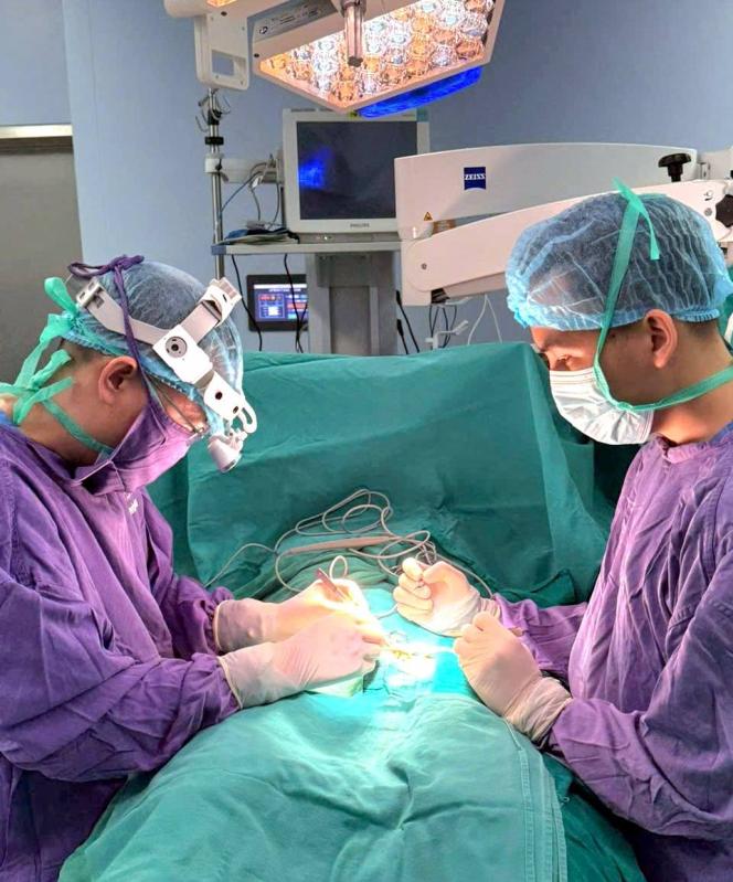 Đi khám, người đàn ông 35 tuổi bàng hoàng phát hiện ung thư "lạc" trong ổ bụng- Ảnh 1.