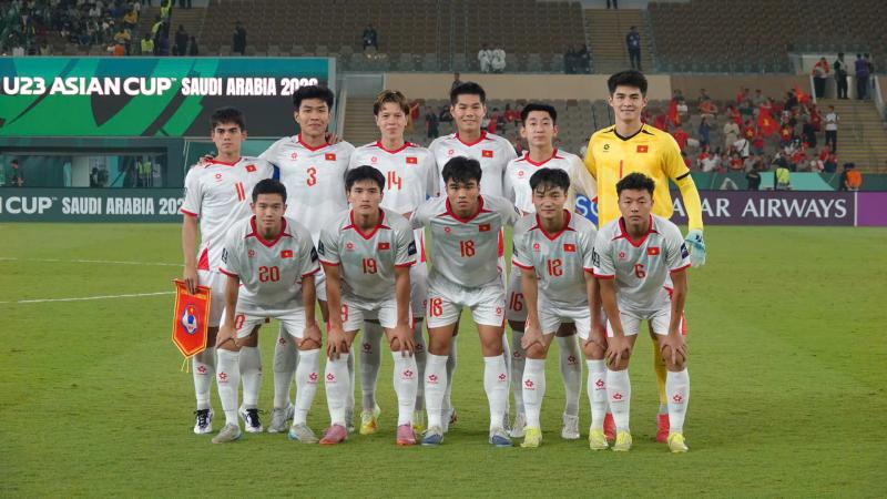 Không có trên tivi: HLV Kim Sang-sik nói lời 'sấm truyền' trong phòng thay đồ giúp U23 Việt Nam vào tứ kết U23 châu Á- Ảnh 2.