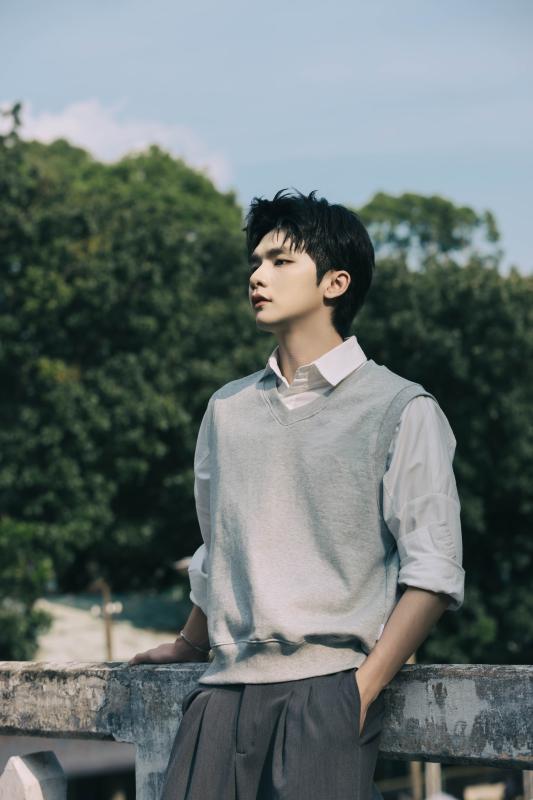 Nam ca sĩ debut 2 lần mới nổi tiếng: Fanmeeting cháy vé, 500 triệu lượt xem, ra 1 album “hốt bạc” cả đời- Ảnh 9.