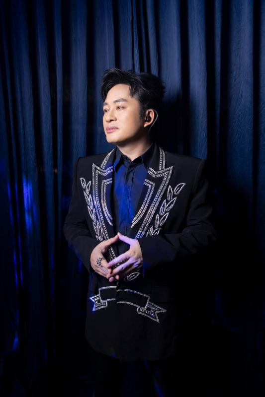 Nam ca sĩ Việt được Bộ VH-TT-DL vinh danh: Cất giọng ai nghe cũng "khiếp vía", cứ hát nhạc trẻ viral rần rần- Ảnh 4.