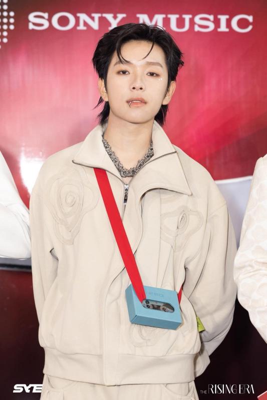 Cơn lốc nghệ danh Tây- Ảnh 2.