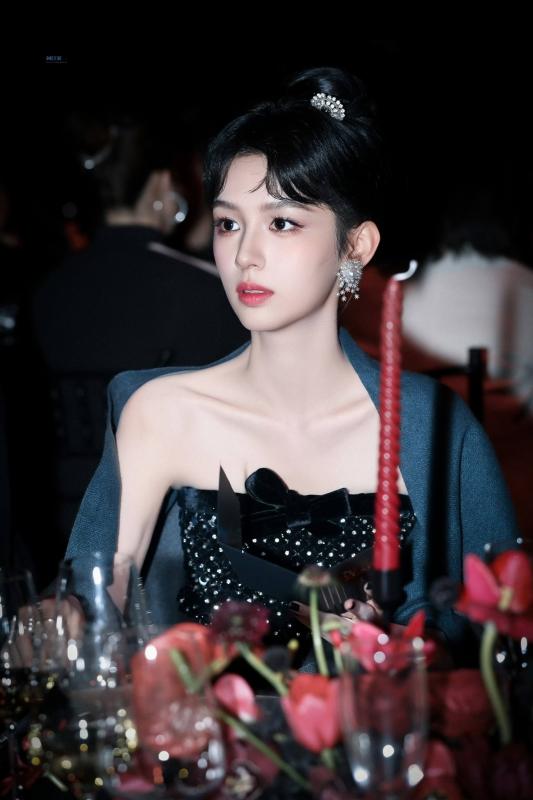Showbiz có 1000 thiên kim tiểu thư thì mỹ nhân này vẫn là số 1: Sang từ tận xương tủy, đẹp chấn động thế gian- Ảnh 4.