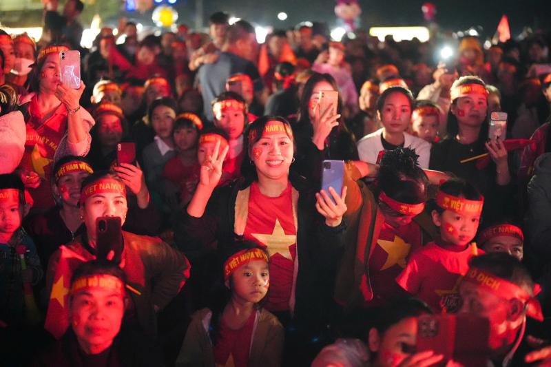 Ấm lòng: Bà con quê Đình Bắc không quay lưng, còn thuê màn LED “khủng” cổ vũ U23 Việt Nam tranh hạng 3 châu Á- Ảnh 6.