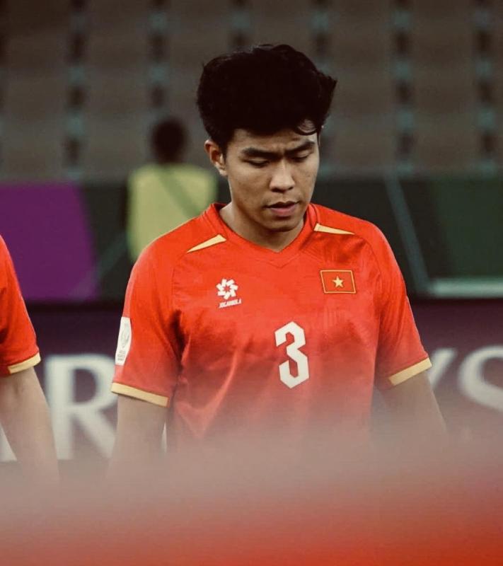 Cận cảnh pha đánh nguội của Lý Đức khiến anh phải nhận thẻ đỏ, U23 Việt Nam mất người, cầu thủ trẻ nhìn mà tránh!- Ảnh 2.