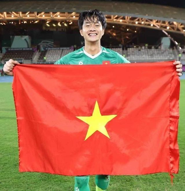 Báo Hàn gọi thủ môn Cao Văn Bình là 