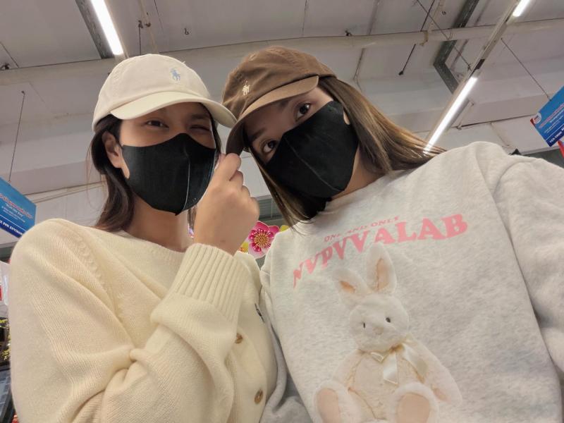 "Team qua đường" tóm dính Kỳ Duyên và Thiên Ân tình tứ giữa trung tâm thương mại- Ảnh 4.