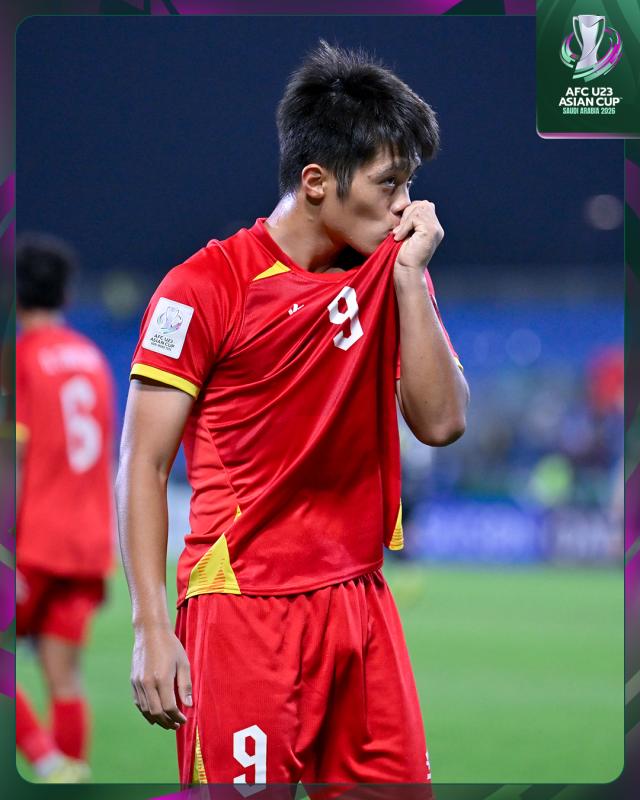 Ảnh nét căng: U23 Việt Nam tự hào nhận tấm huy chương dành cho sự kiên cường đến giây cuối cùng ở U23 châu Á- Ảnh 7.