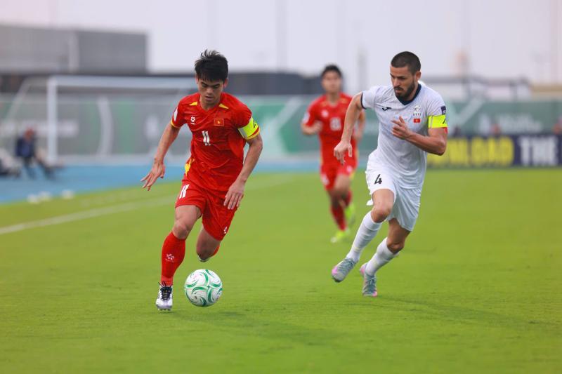 "Cái chân trái ma thuật" của Khuất Văn Khang khiến lưới U23 Kyrgyzstan rung lên bần bật- Ảnh 11.