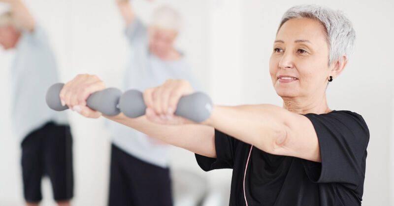 Phụ nữ 40 tuổi chăm làm những việc này, đến 80 tuổi vẫn tự xách vali đi du lịch- Ảnh 3.