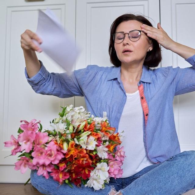Sau mãn kinh, tôi mới hiểu vì sao đêm nào cũng vã mồ hôi: Hóa ra cơ thể đang "xin" được ăn uống tử tế hơn- Ảnh 2.