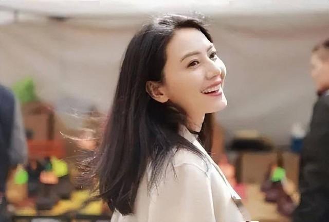 Ngoài 35 tuổi, tôi mới hiểu vì sao phụ nữ không nên sống quá tiết kiệm: Làn da, mái tóc “xuống cấp” chỉ vì thiếu một thứ này- Ảnh 1.