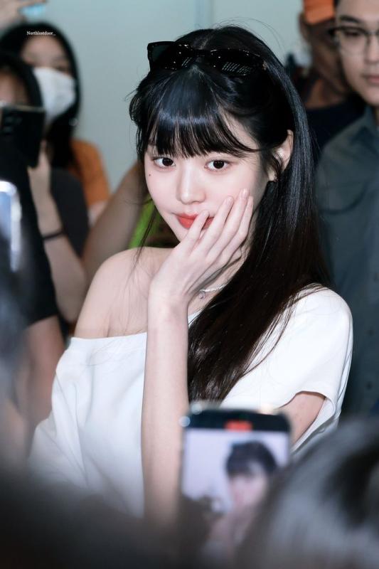 Đoạn video luộm thuộm của công chúa Kpop bị đào lại, tất cả vì combo dép lê và tất trắng?- Ảnh 10.