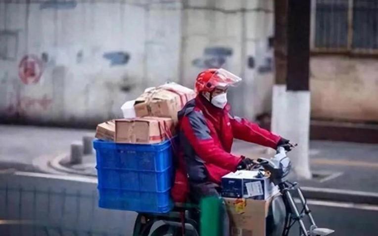 Nam shipper 39 tuổi bị tổn thương gan, bác sĩ khuyên: 3 kiểu ăn trưa nên bỏ ngay- Ảnh 1.