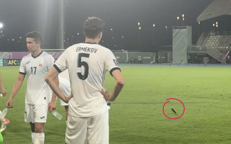 Cầu thủ U23 Kyrgyzstan tức giận ném cả iPhone 17 sau trận thua U23 Việt Nam- Ảnh 1.