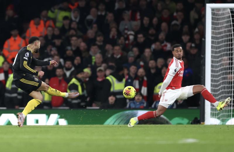 Arsenal thua sốc Man United sân nhà, Ngoại hạng Anh sôi sục- Ảnh 7.