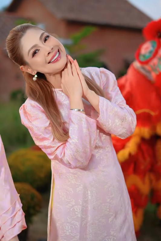 Hát nhạc Tết, Ưng Hoàng Phúc, Thanh Thảo bị chê lỗi thời- Ảnh 1.